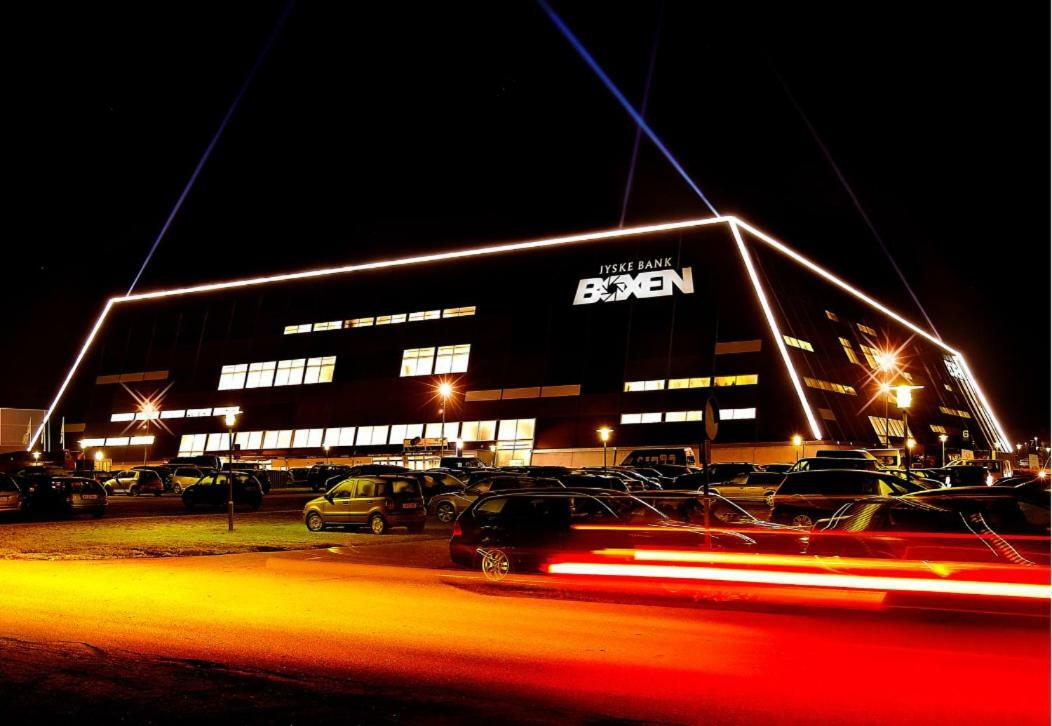 Special Offer,One Of Its Kind, Extremely Central In Herning, Danish Hosts, Extremely Clean, Very Quiet Street But A Stonethrough From Bars & Restaurants Apartment Exterior photo